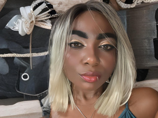 DIOSAPROHIBIDA - Langes, seidiges schwarzes Haar, das wie eine Liebkosung über meinen Rücken fällt, schwarze Augen, die hypnotisieren und einladen, sich in ihnen zu verlieren. Ich bin 1,68 m groß und wiege 55 kg, mit einem schlanken, femininen Körper, der perfekt für Lust geformt ist. Meine weiche Haut birgt Geheimn